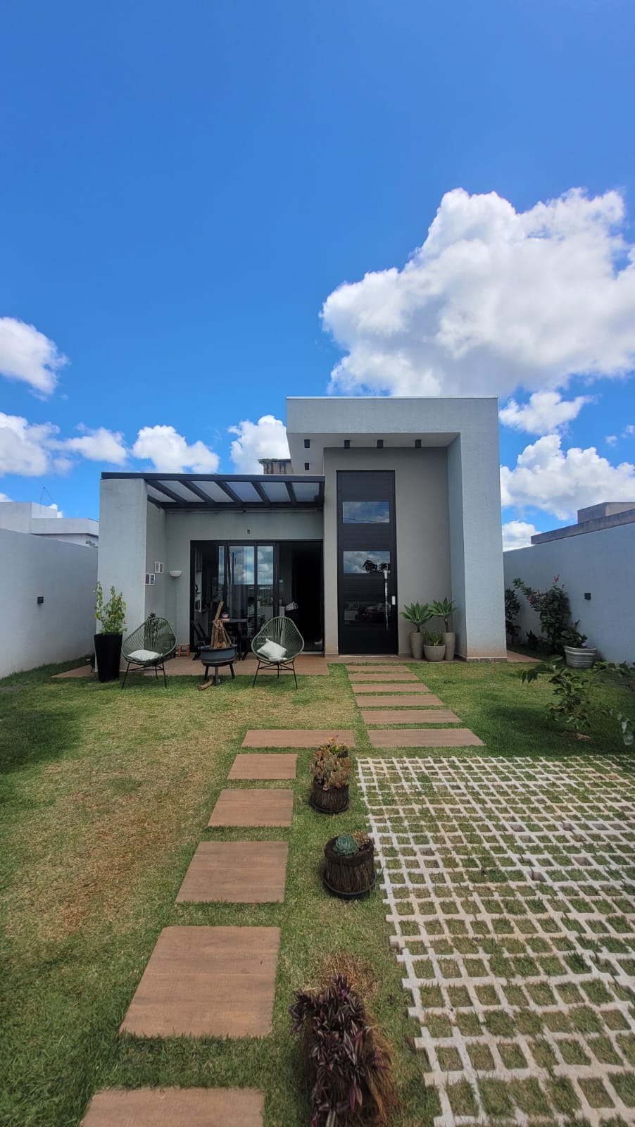 Retrofit — Residência Moderna — Antes